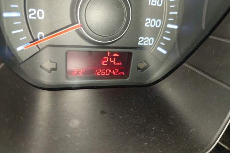 Used Kia K2 2015 Hatchback 1.4L MT GLS Cool Edition Odometer Close Up