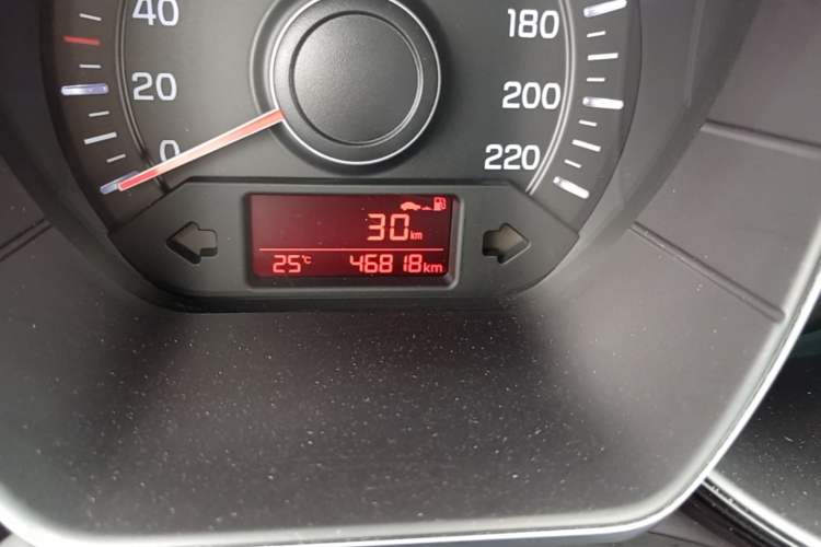 Used Kia K2 2015 Sedan 1.4L MT GLS Odometer Close Up