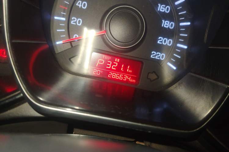 Used Kia K2 2015 Sedan 1.4L Automatic GLS Odometer Close Up