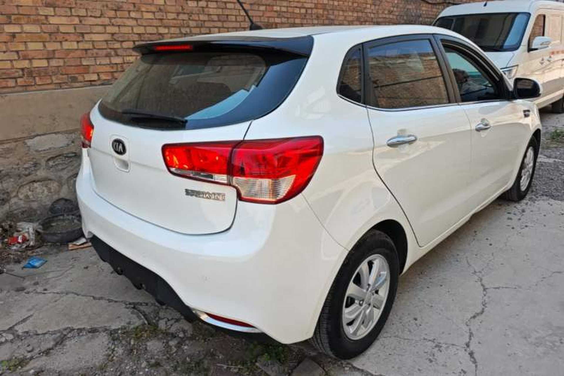 Used Kia K2 2015 Hatchback 1.4L AT GLS Cool Edition Rear Right 45 Deg