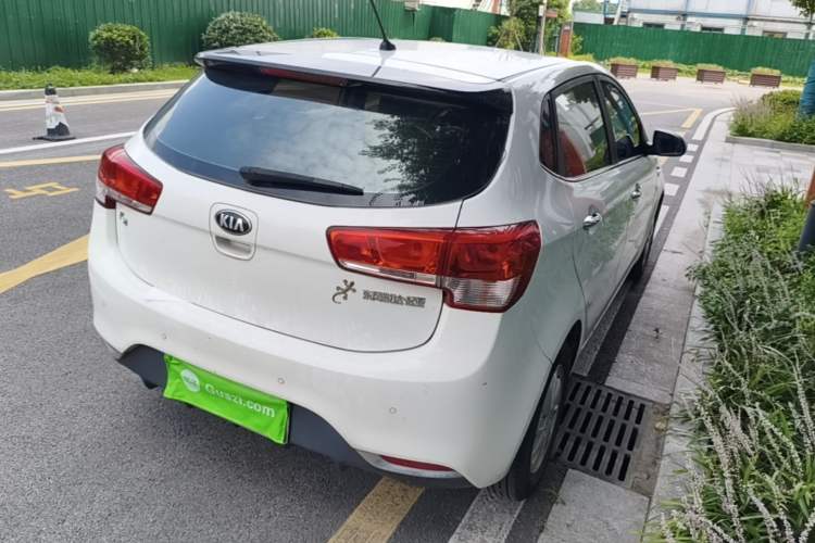Used Kia K2 2015 Hatchback 1.4L AT GLS Cool Edition Rear Right 45 Deg