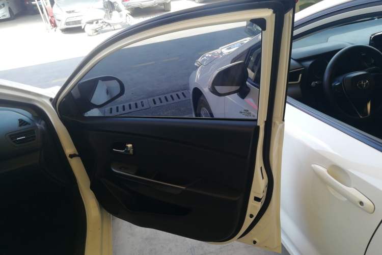 Used Kia K2 2015 Sedan 1.4L Automatic GLS Right Front Door Interior