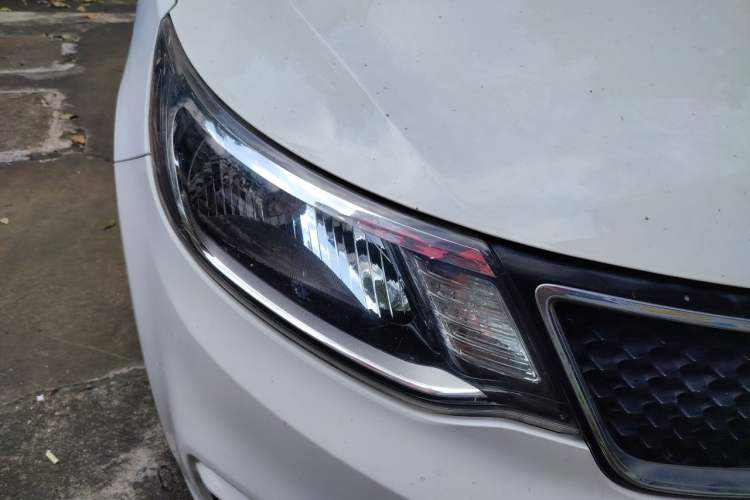 Used Kia K2 2015 Sedan 1.4L Automatic GLS Right Front Headlight