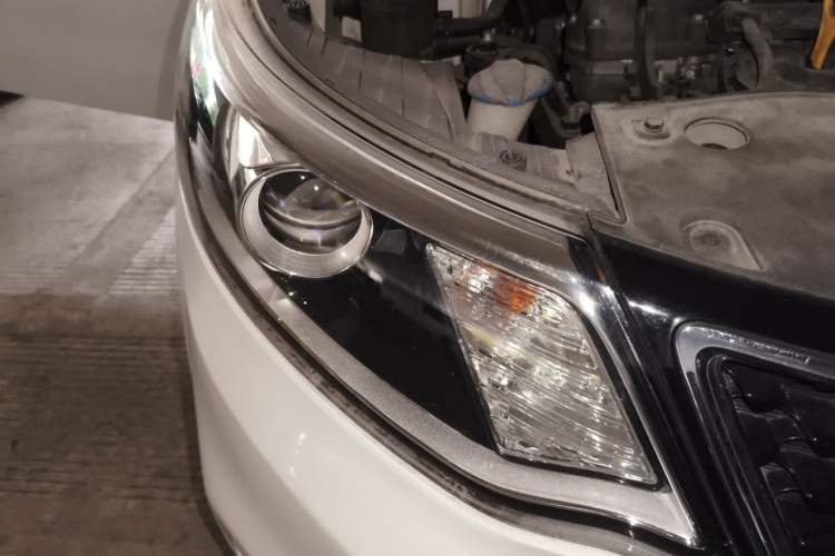 Used Kia K2 2015 Sedan 1.6L Automatic Transmission Premium Right Front Headlight