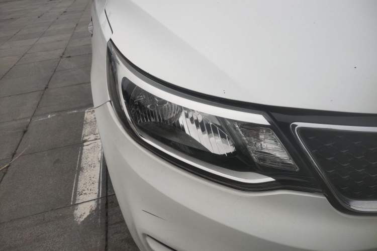 Used Kia K2 2015 Sedan 1.4L Automatic GLS Right Front Headlight
