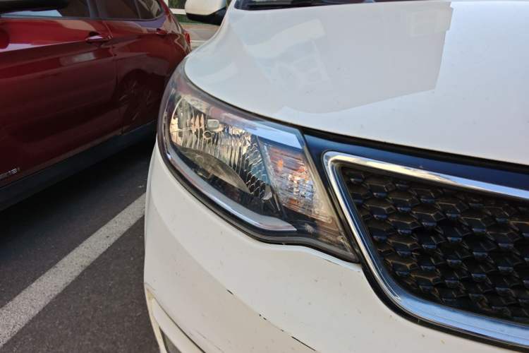 Used Kia K2 2015 Sedan 1.4L Automatic GLS Right Front Headlight