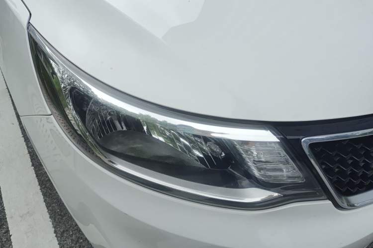 Used Kia K2 2015 Sedan 1.4L Automatic GLS Right Front Headlight