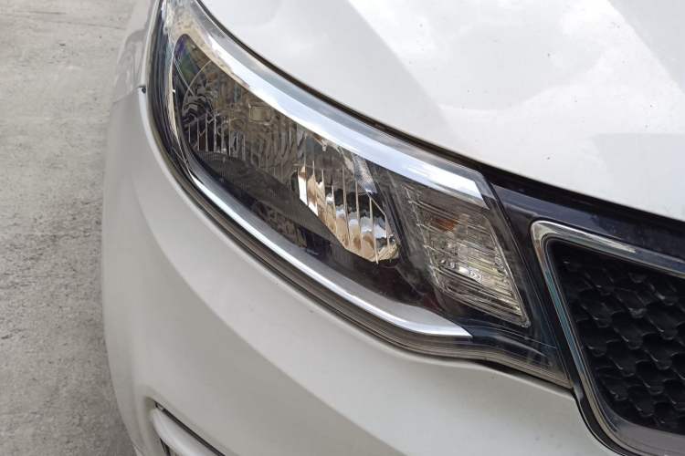 Used Kia K2 2015 Sedan 1.4L MT GLS Right Front Headlight