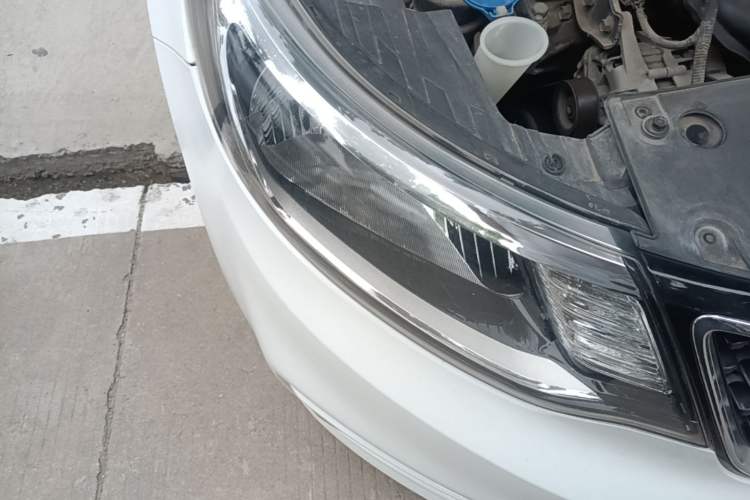 Used Kia K2 2015 Sedan 1.4L MT GLS Right Front Headlight