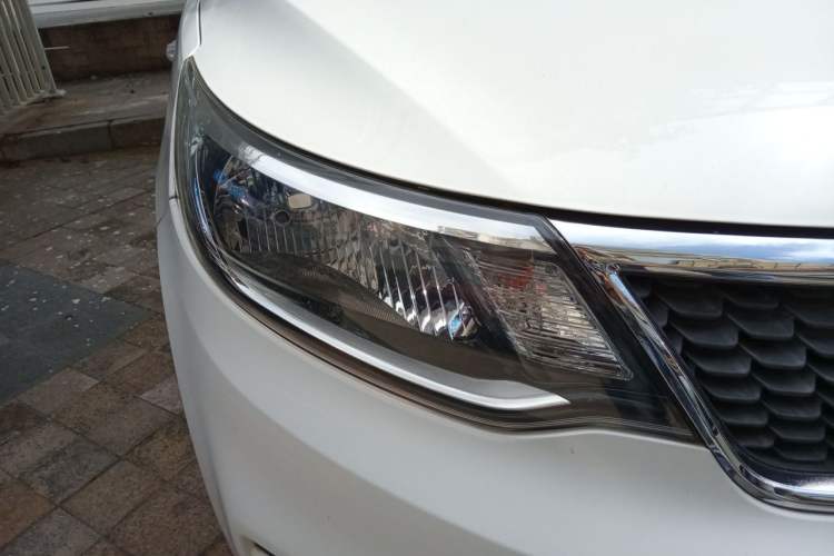 Used Kia K2 2015 Sedan 1.4L Automatic GLS Right Front Headlight