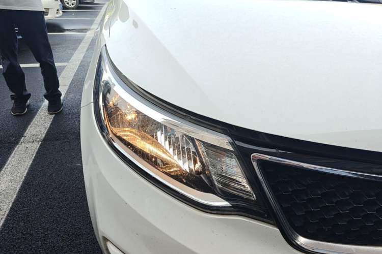 Used Kia K2 2015 Sedan 1.4L MT GLS Right Front Headlight