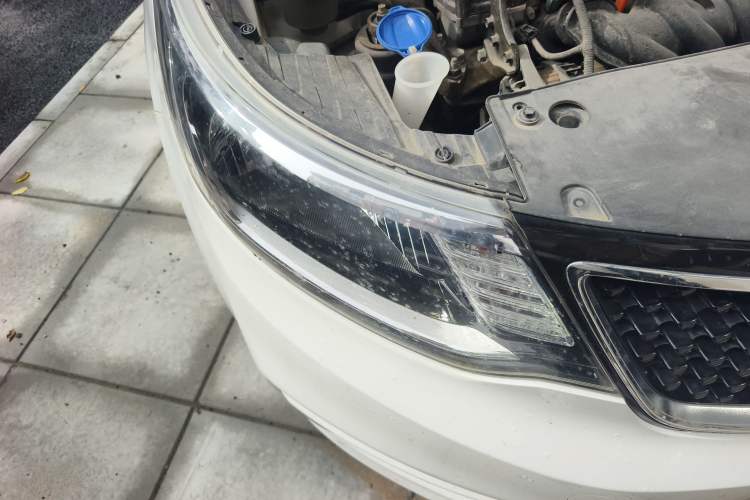 Used Kia K2 2015 Sedan 1.4L Automatic GLS Right Front Headlight