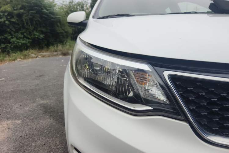 Used Kia K2 2015 Sedan 1.4L MT GLS Right Front Headlight