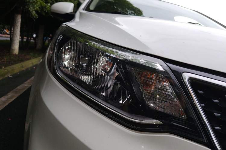 Used Kia K2 2015 Sedan 1.4L MT GLS Right Front Headlight