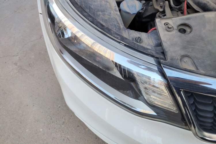 Used Kia K2 2015 Sedan 1.4L Automatic GLS Right Front Headlight