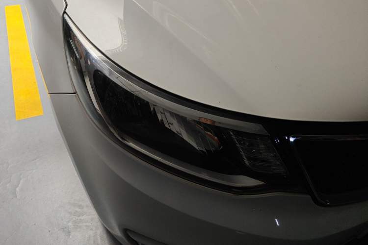 Used Kia K2 2015 Sedan 1.4L MT GLS Right Front Headlight