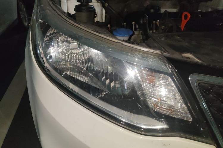 Used Kia K2 2015 Sedan 1.4L MT GLS Right Front Headlight