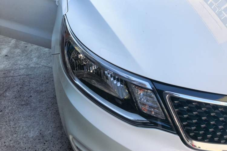 Used Kia K2 2015 Sedan 1.4L Automatic GLS Right Front Headlight