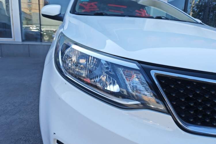 Used Kia K2 2015 Sedan 1.4L MT GLS Right Front Headlight