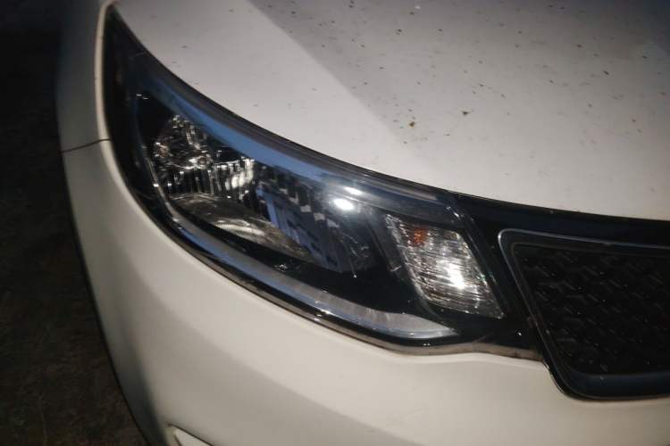 Used Kia K2 2015 Sedan 1.4L Automatic GLS Right Front Headlight