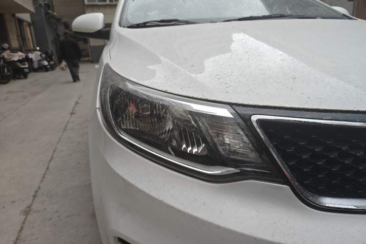 Used Kia K2 2015 Sedan 1.4L Automatic GLS Right Front Headlight