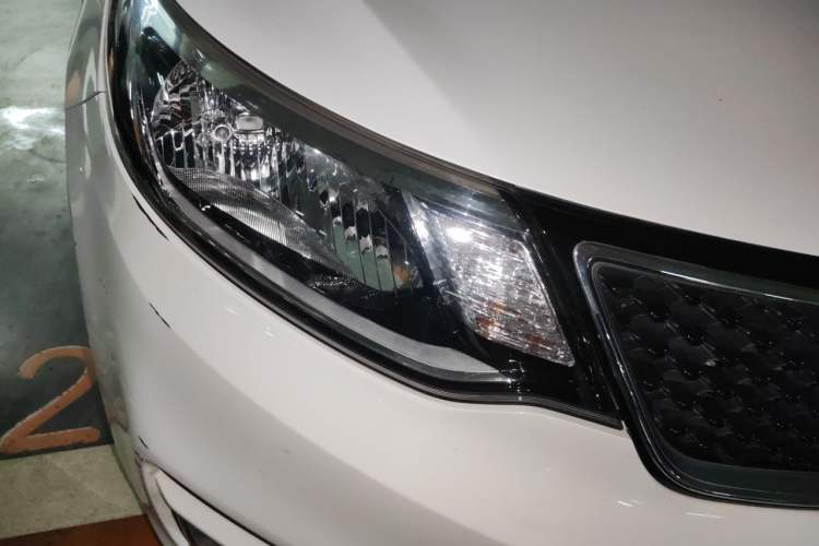 Used Kia K2 2015 Sedan 1.4L Automatic GLS Right Front Headlight