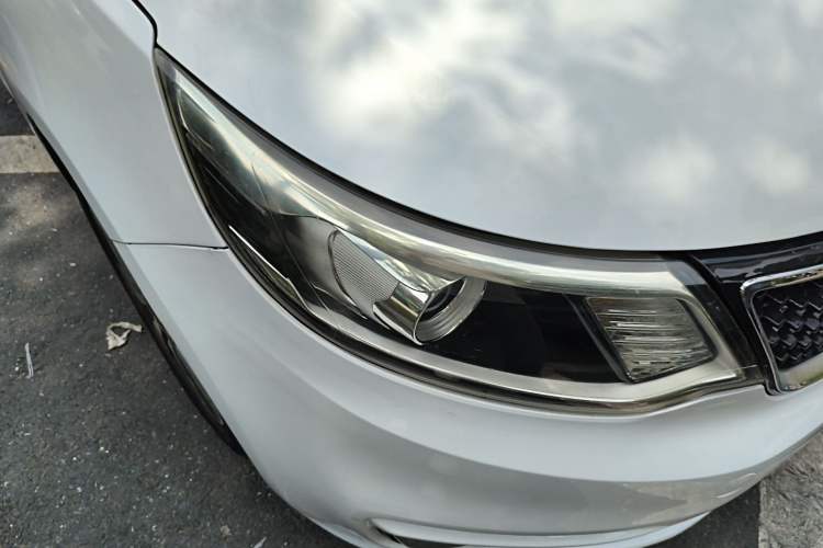 Used Kia K2 2015 Sedan 1.6L Automatic Transmission Premium Right Front Headlight
