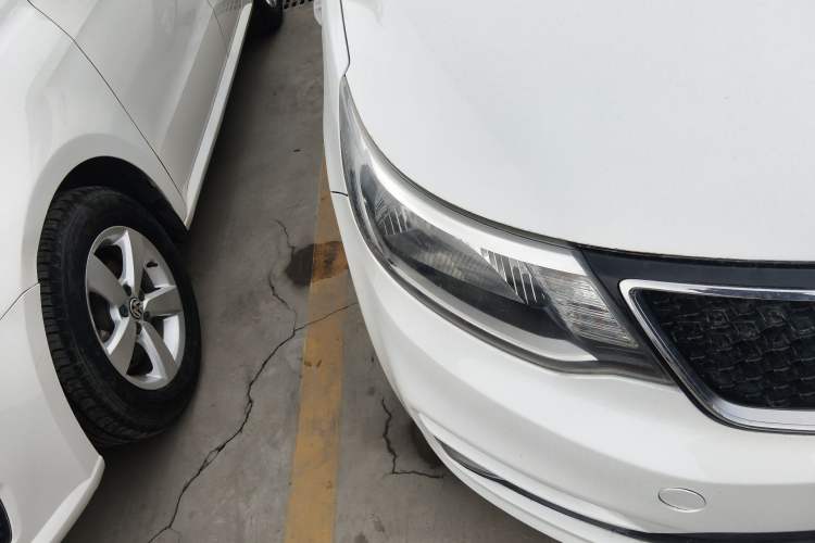 Used Kia K2 2015 Sedan 1.4L Automatic GLS Right Front Headlight