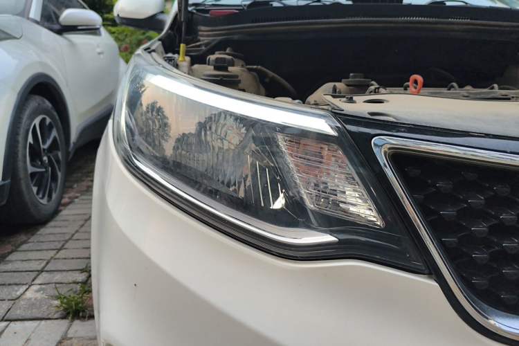 Used Kia K2 2015 Sedan 1.4L MT GLS Right Front Headlight