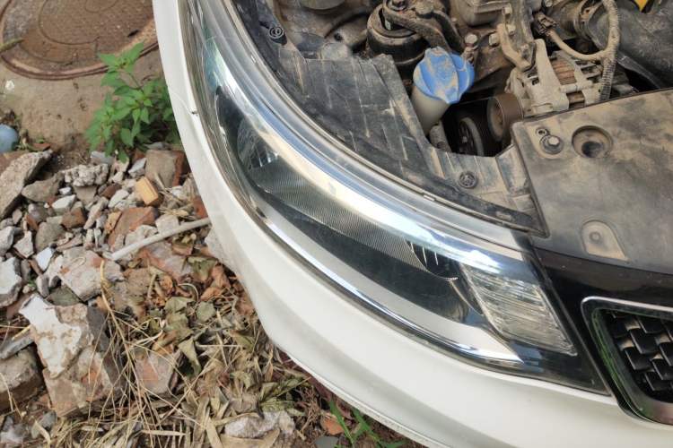 Used Kia K2 2015 Sedan 1.4L MT GLS Right Front Headlight