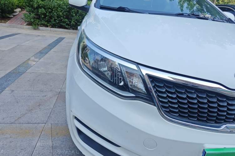 Used Kia K2 2015 Sedan 1.4L Automatic GLS Right Front Headlight
