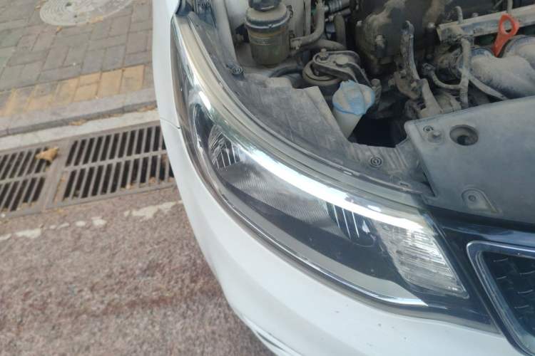 Used Kia K2 2015 Sedan 1.4L Automatic GLS Right Front Headlight