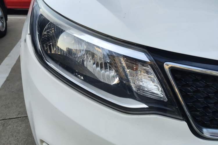 Used Kia K2 2015 Sedan 1.4L MT GLS Right Front Headlight