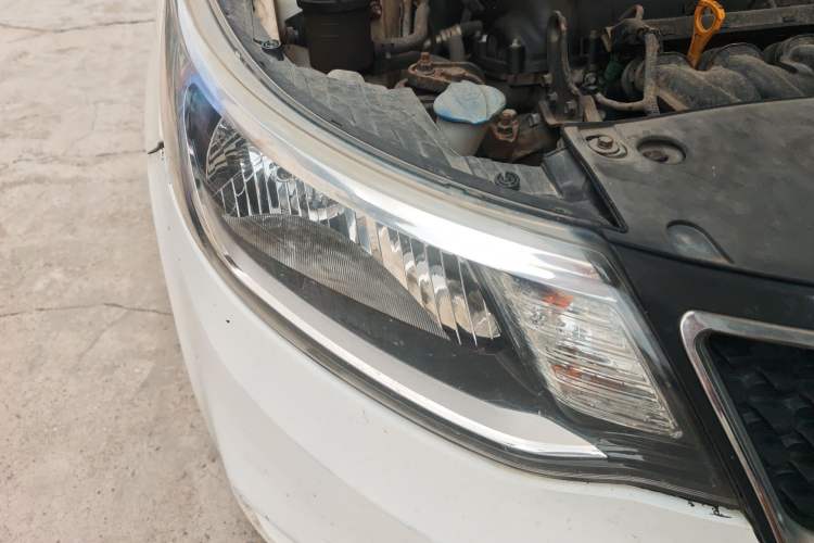 Used Kia K2 2015 Sedan 1.4L MT GLS Right Front Headlight