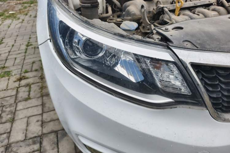 Used Kia K2 2015 Sedan 1.4L MT GLS Right Front Headlight