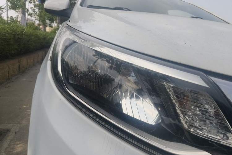 Used Kia K2 2015 Sedan 1.4L Automatic GLS Right Front Headlight