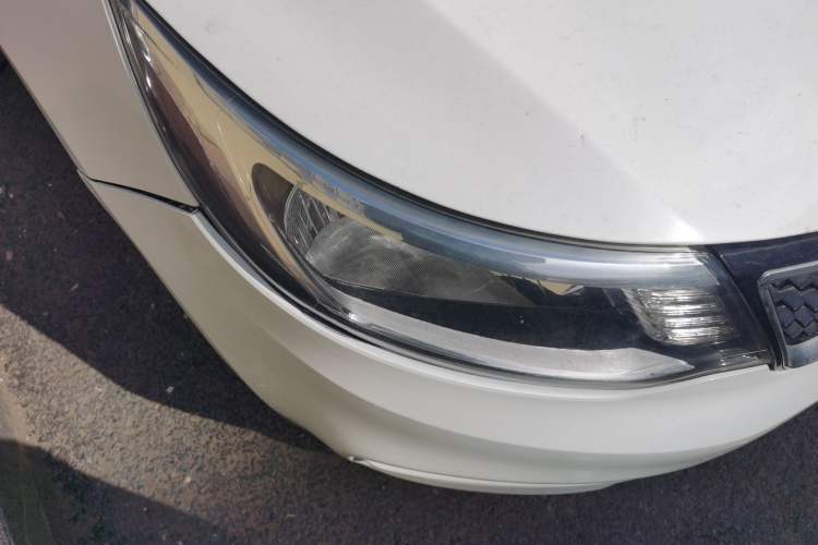 Used Kia K2 2015 Sedan 1.4L MT GLS Right Front Headlight