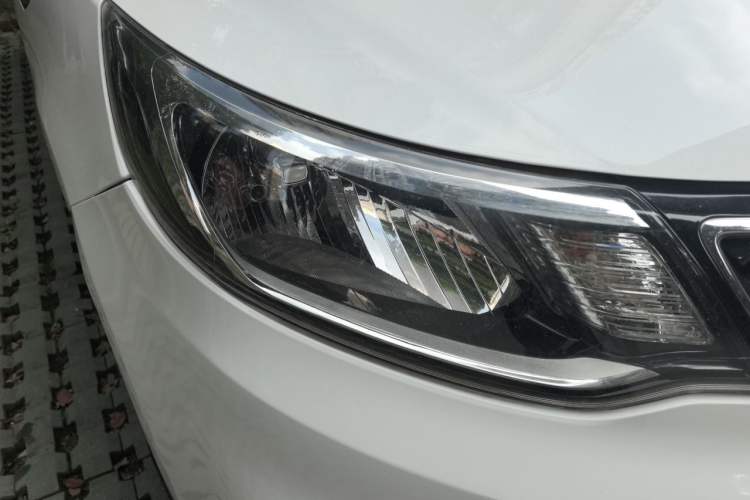 Used Kia K2 2015 Sedan 1.4L MT GLS Right Front Headlight