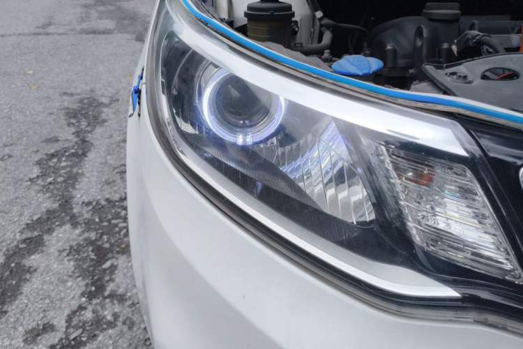 Used Kia K2 2015 Sedan 1.4L MT GLS Right Front Headlight
