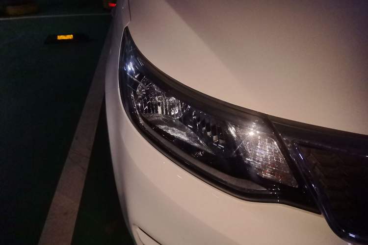 Used Kia K2 2015 Sedan 1.4L Automatic GLS Right Front Headlight