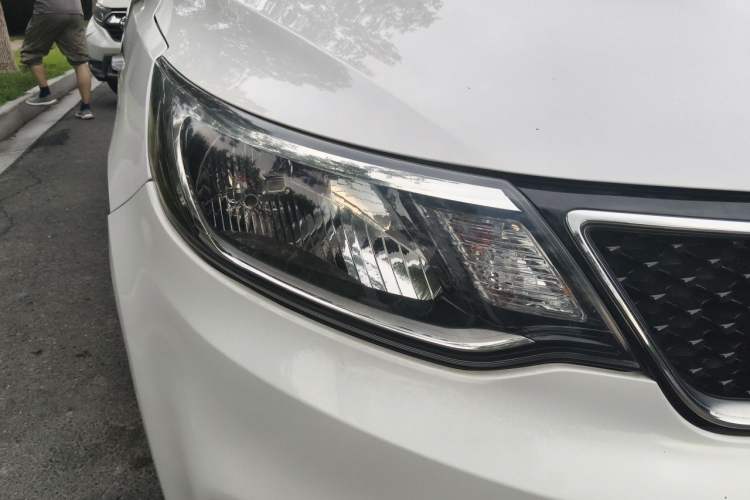 Used Kia K2 2015 Sedan 1.4L MT GLS Right Front Headlight