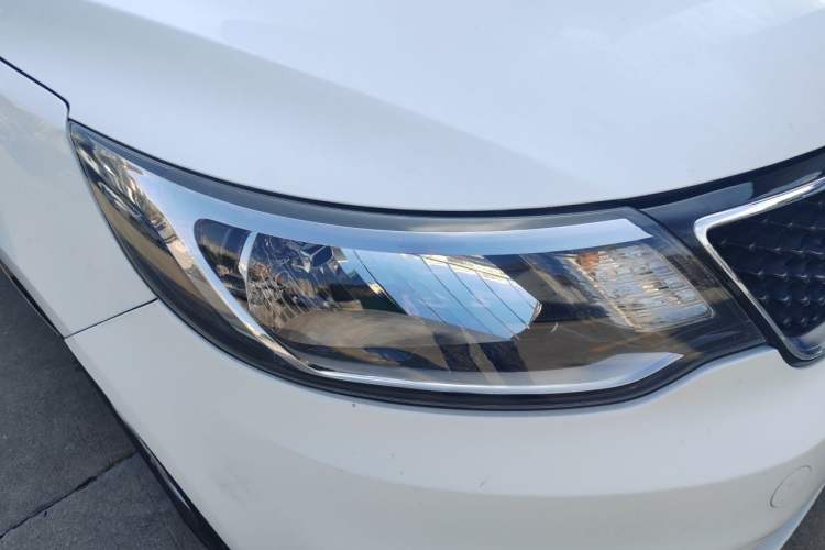 Used Kia K2 2015 Sedan 1.4L Automatic GLS Right Front Headlight