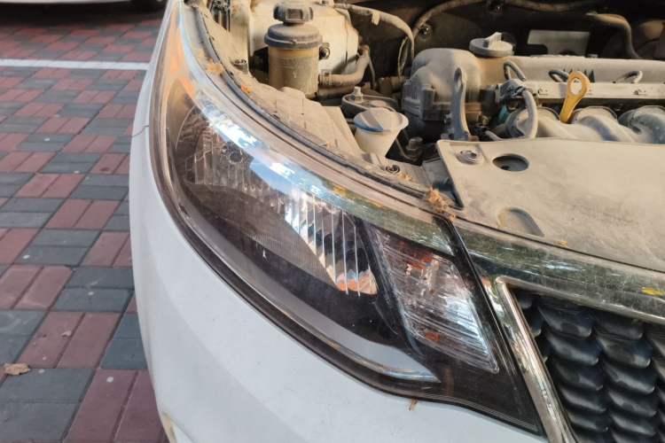 Used Kia K2 2015 Sedan 1.4L Automatic Top-Trim Right Front Headlight