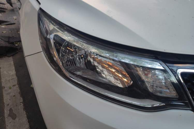 Used Kia K2 2015 Sedan 1.4L Automatic GLS Right Front Headlight