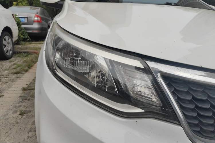 Used Kia K2 2015 Sedan 1.4L Automatic GLS Right Front Headlight