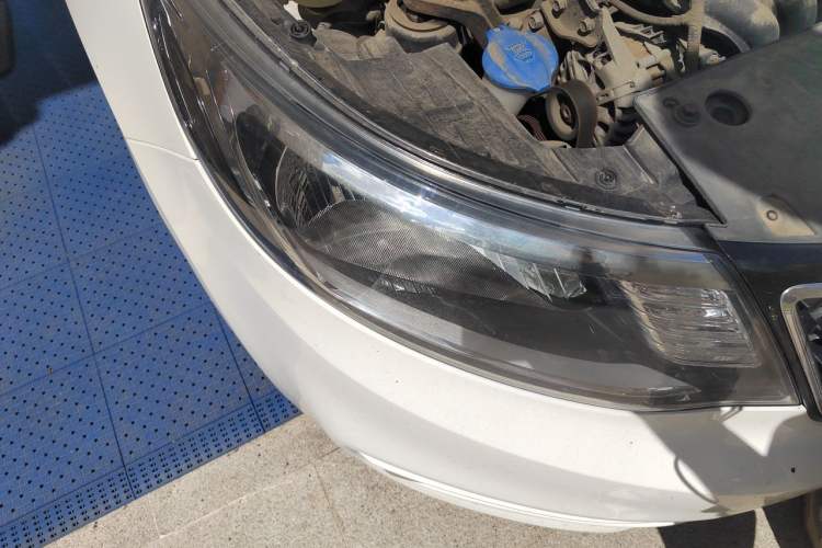 Used Kia K2 2015 Sedan 1.4L MT GLS Right Front Headlight