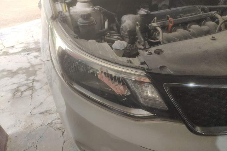 Used Kia K2 2015 Sedan 1.4L Automatic GLS Right Front Headlight