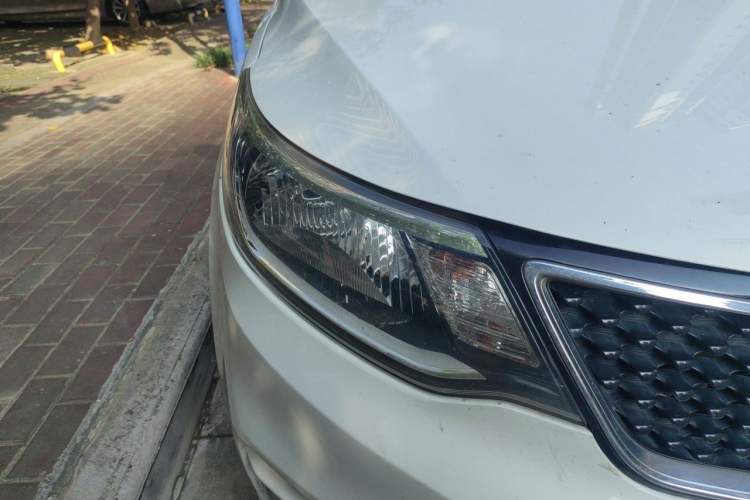 Used Kia K2 2015 Sedan 1.4L MT GLS Right Front Headlight
