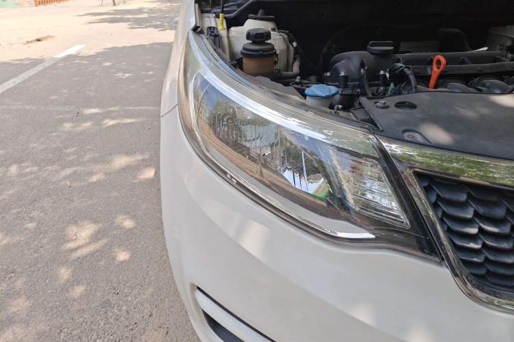 Used Kia K2  Right Front Headlight