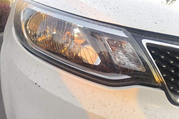 Used Kia K2 2015 Sedan 1.4L Automatic GLS Right Front Headlight